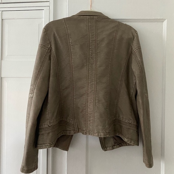 Beautiful taupe pleather jacket - Picture 2 of 4